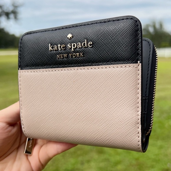 Kate Spade ♠️ Wallet - Picture 2 of 5